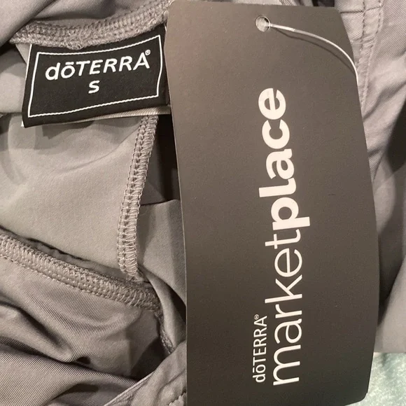 FINAL PRICE💚NWT doTerra Comfort Fit Quick-Dry Shorts gray women’s size small - Picture 7 of 11